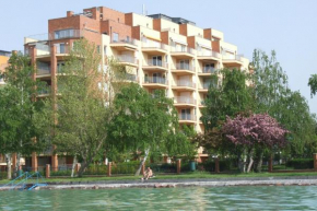 Отель Galerius Golden Beach Apartment  Шиофок